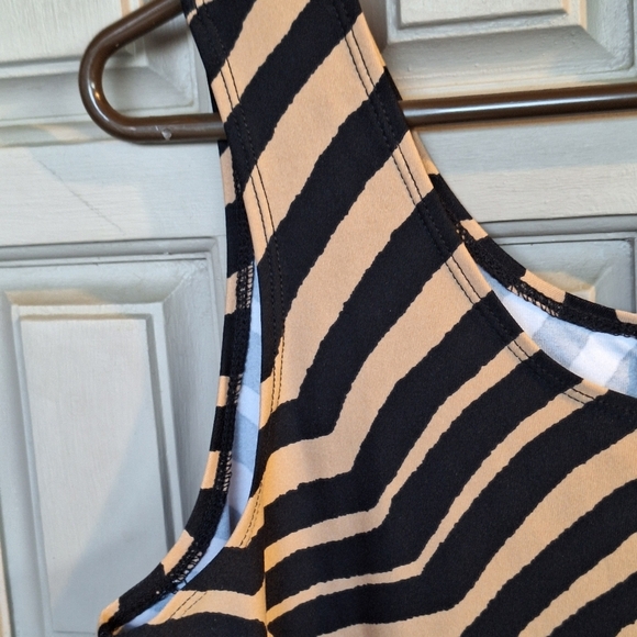 Chico's Tank Top Sz2 Blk/Tan Graphic Print Beautiful Fit Stretchy Knit - Picture 4 of 8